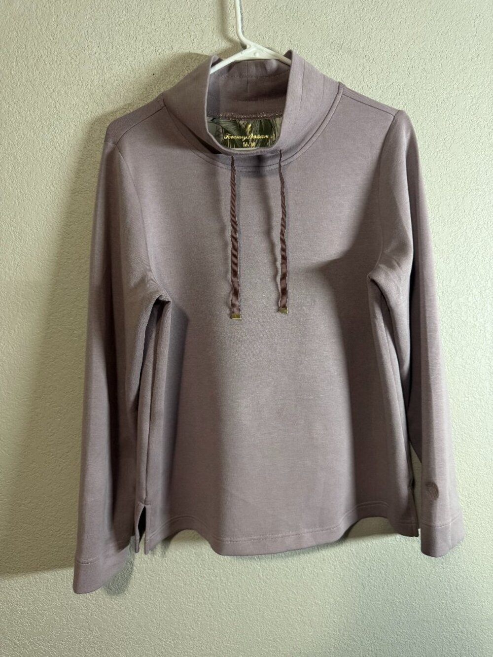 Women's Medium Tommy Bahama Mauve Funnel Neck Sweatshirt